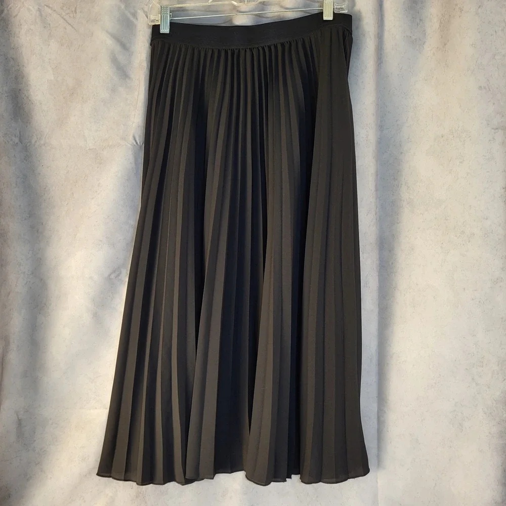 Vince Camuto L Black Sheer Pleated Skirt 32.5